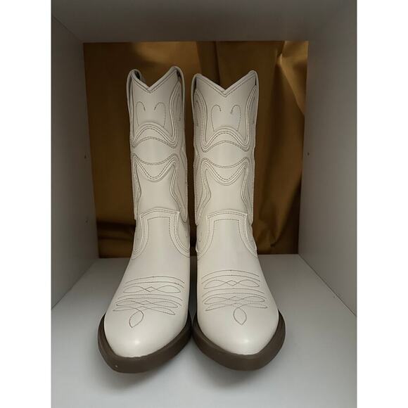 Steve Madden Shoes - Steve Madden Aubree Western Boots size 5.5